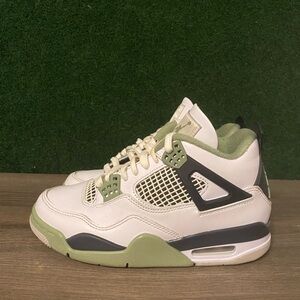 Jordan 4 Retro ‘Seafoam’ size 5.5
